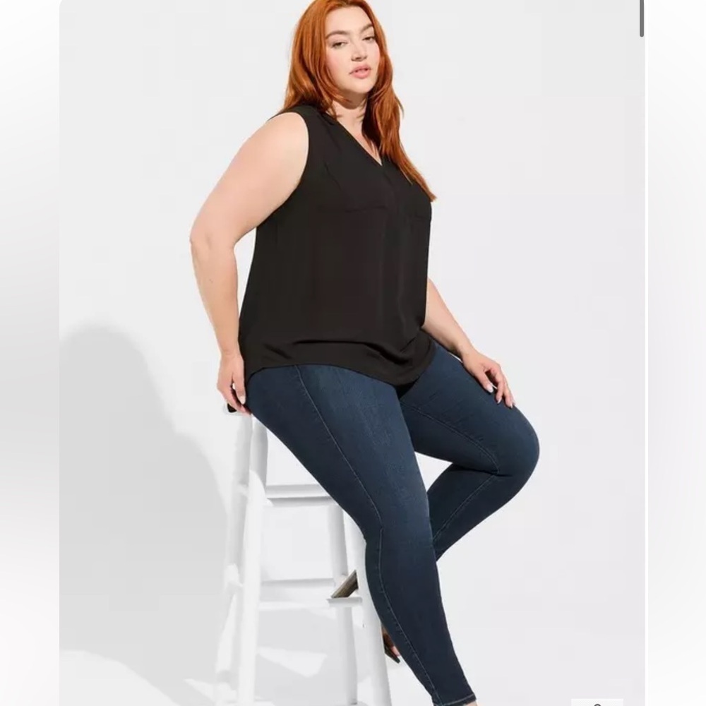 Women's Black Sleeveless Top